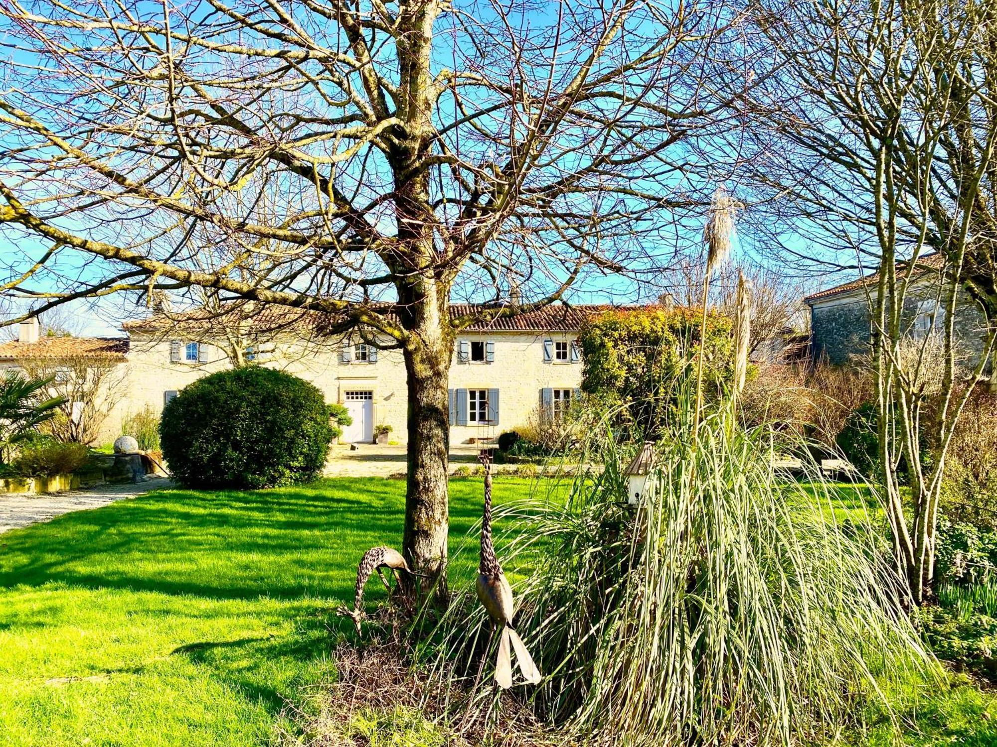 Aux Agapanthes, Chambres D'Hotes Charentaises De Charme Avec Piscine Aumagne Buitenkant foto
