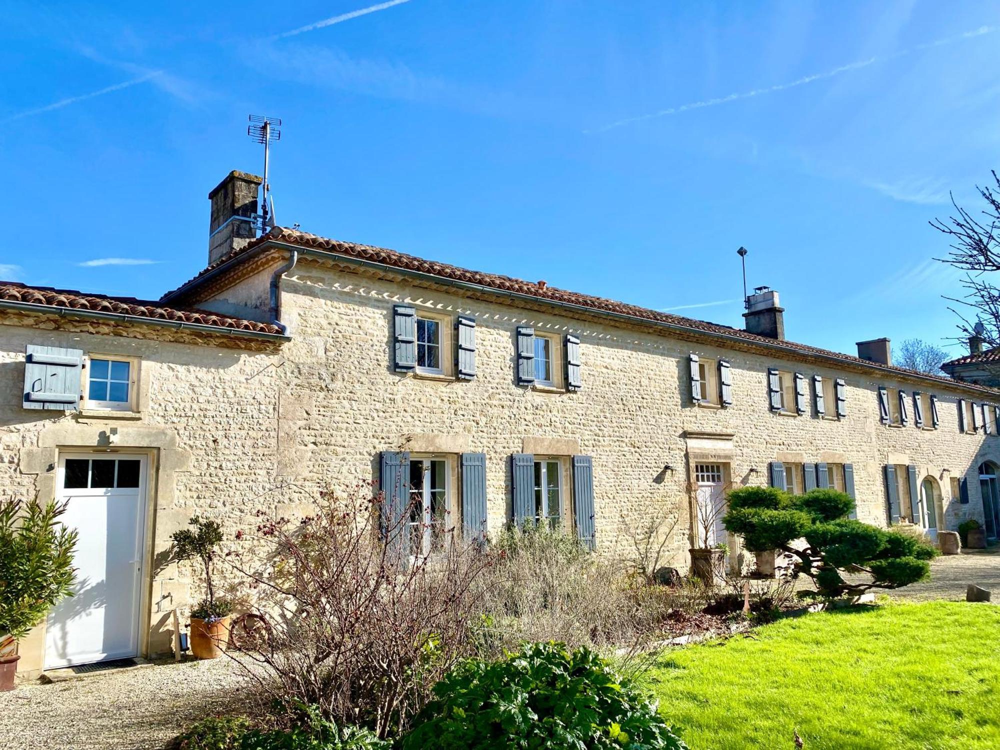 Aux Agapanthes, Chambres D'Hotes Charentaises De Charme Avec Piscine Aumagne Buitenkant foto