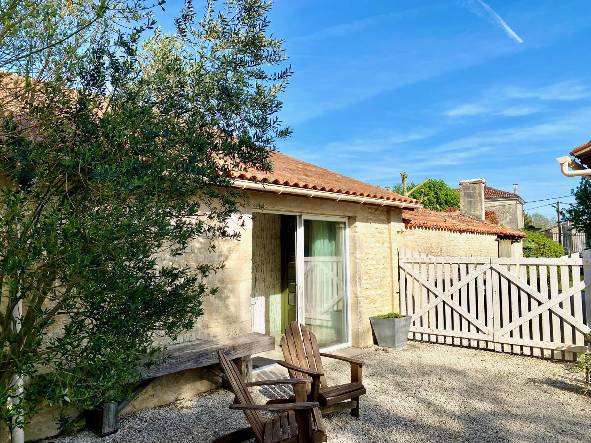Aux Agapanthes, Chambres D'Hotes Charentaises De Charme Avec Piscine Aumagne Buitenkant foto